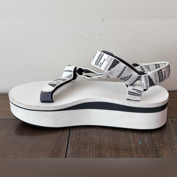 Teva White Platform Sandals Womens size 7 - Picture 4 of 9